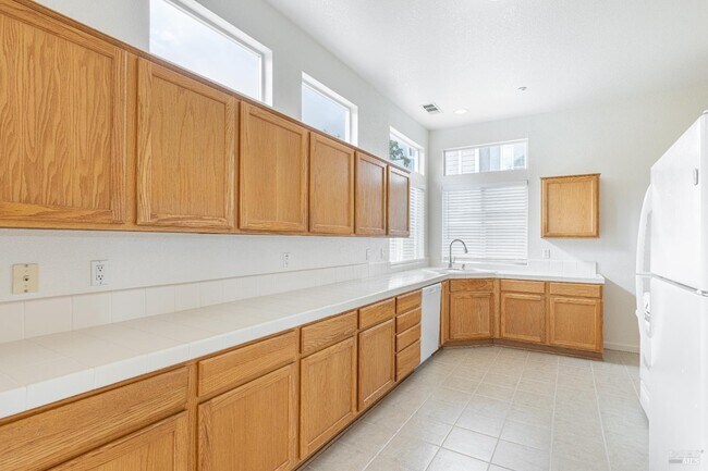 Building Photo - 201 Spur Ridge Ln