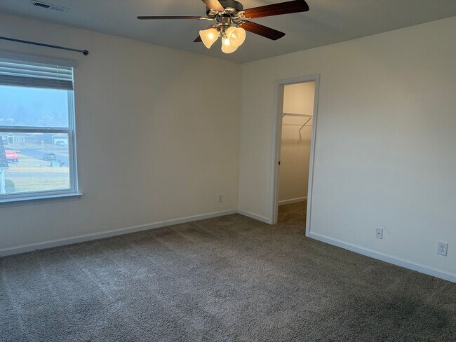 Building Photo - Beautiful 4 bedroom 2.5 bath home located in the Cliffs subdivision!