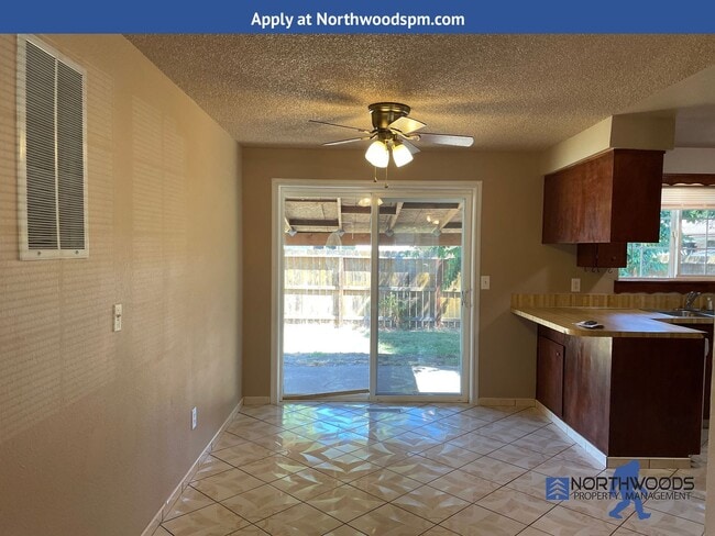 Building Photo - Very Nice 3 Bedroom 1.5 Bath Home-Located ...
