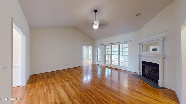 Building Photo - 1140 Greenbriar Dr