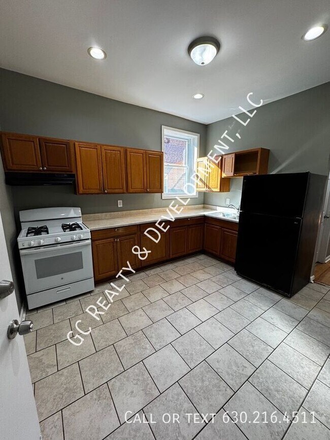 Building Photo - 11347 S King Dr