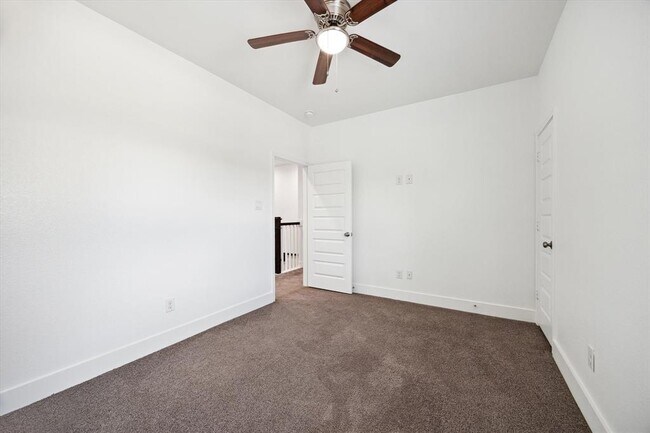 Building Photo - 5041 Mallow St