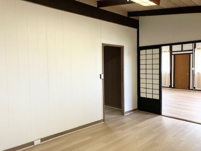 Building Photo - Spacious Single Family Home in Waialae-Kahala, $4,500-3 bedroom & Den, 2-bath