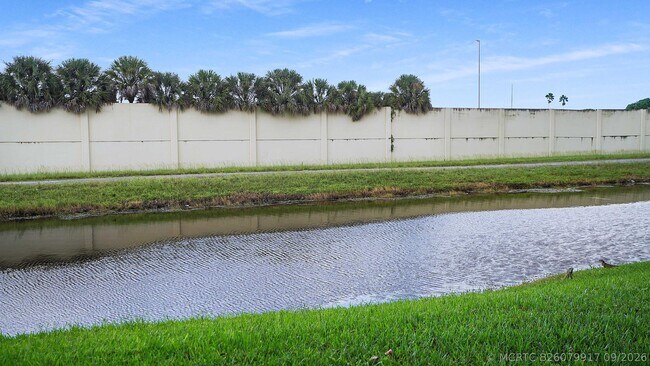 Building Photo - 505 Gardens Dr