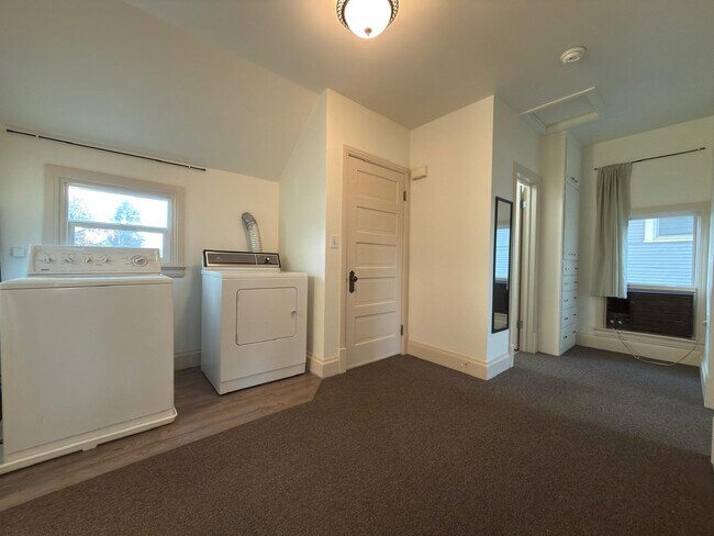 Building Photo - 320 E Indiana Ave