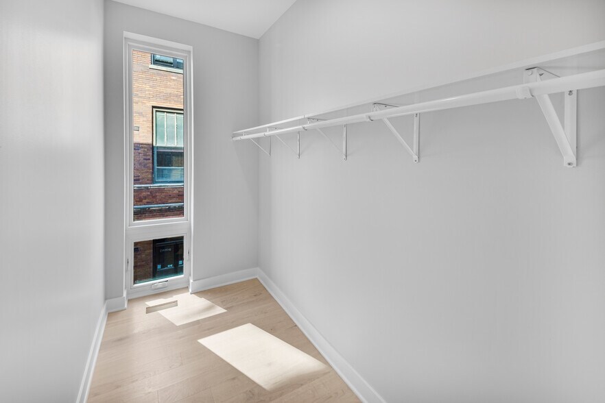 Building Photo - 4637 N Ashland Ave