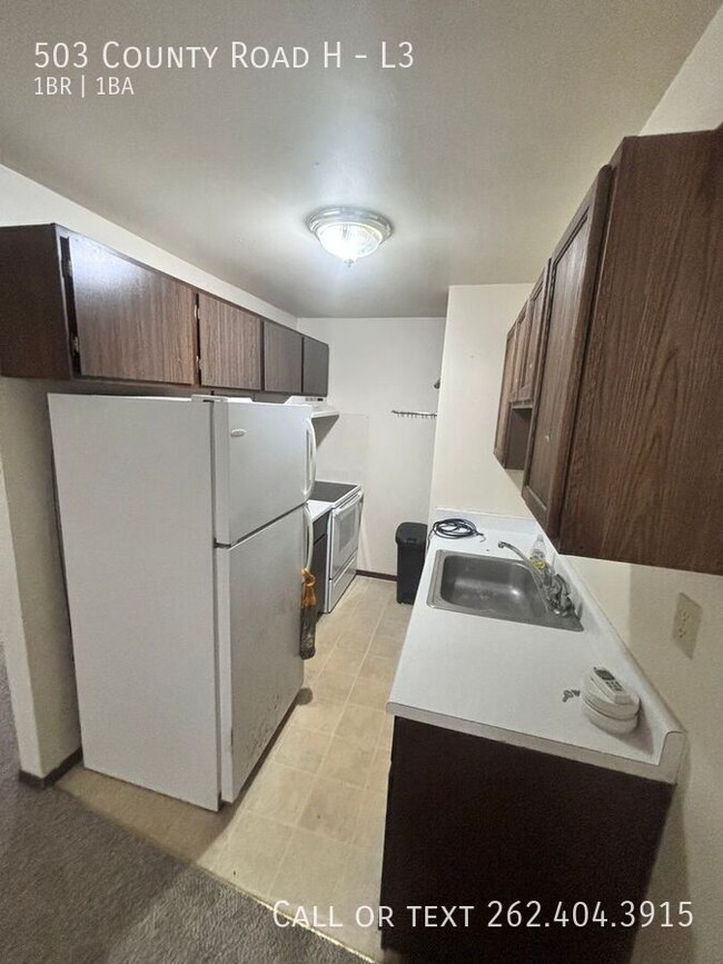 Building Photo - Lower 1 Bedroom Apartment @ Creekside Apar...