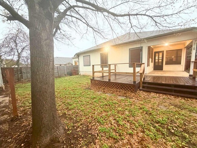 Building Photo - 711 Settlement St