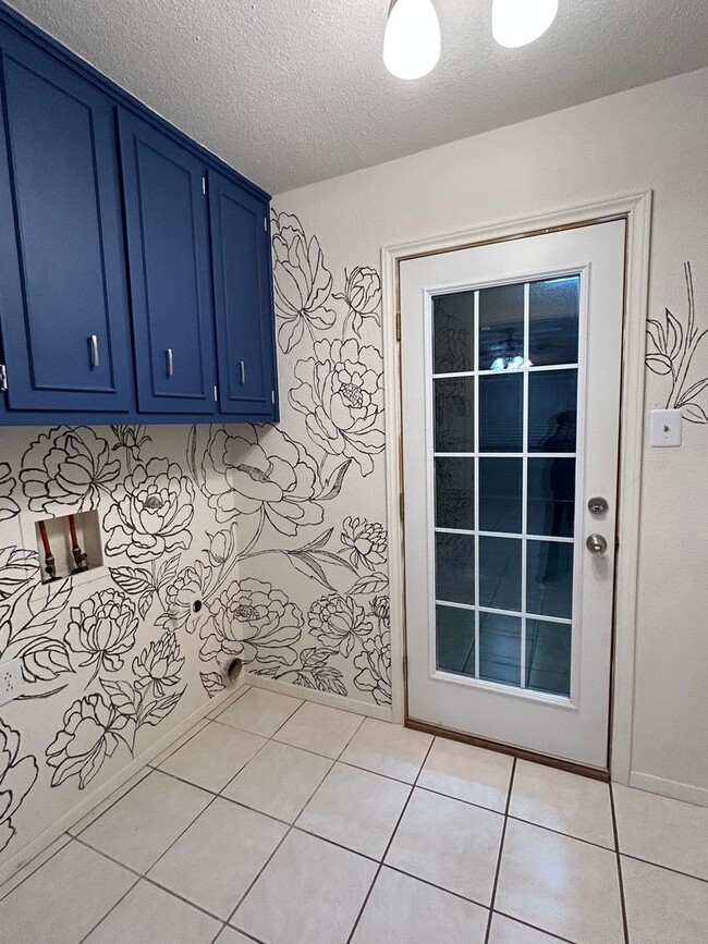 Building Photo - COMING SOON!  Home in University Gardens