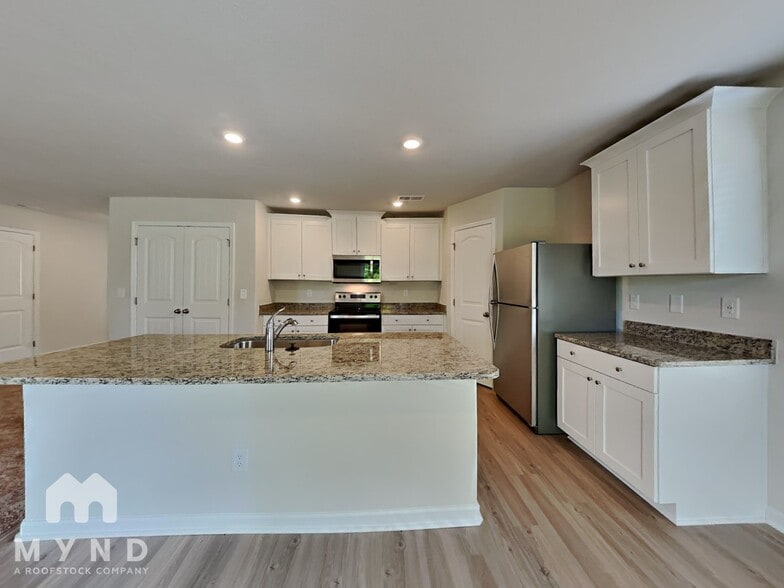 Building Photo - 282 Royal Mdw Dr