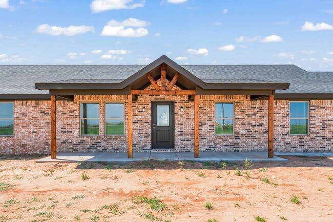 Building Photo - Country Living In Idalou ISD!