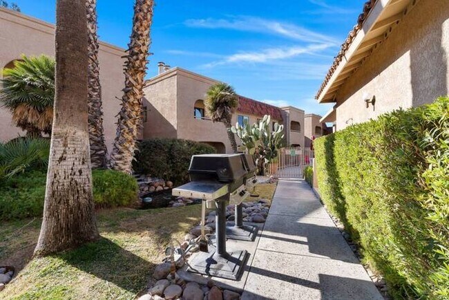 Building Photo - Beautifully Furnished 2-Bed, 2-Bath Condo ...