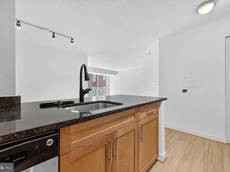 Kitchen - 7500 Woodmont Ave
