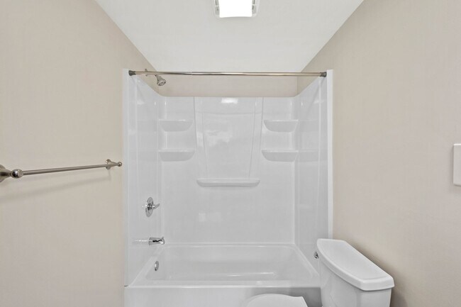 Building Photo - 644-650 Center Ave.