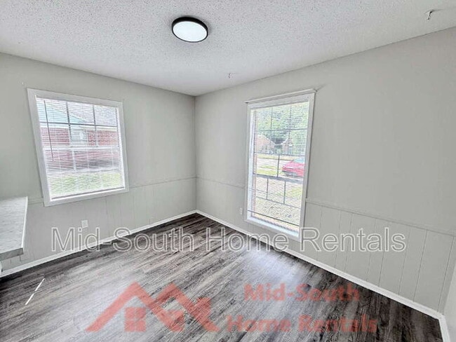 Building Photo - 6498 Birkenhead Rd