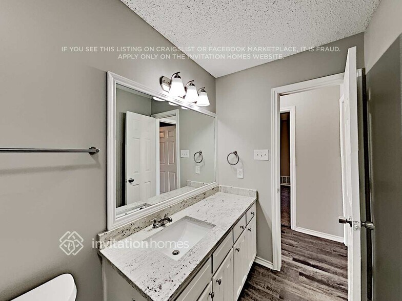 Building Photo - 4902 Green Hollow Dr