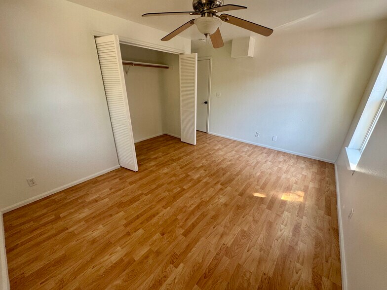 Building Photo - 1094 NE Conifer Blvd