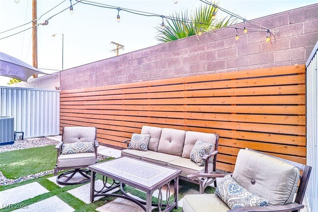 Building Photo - 251 Tower St