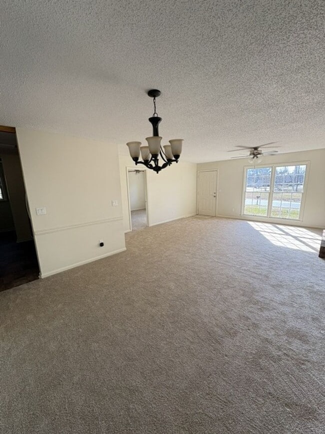 Building Photo - 11 Brookfield Dr