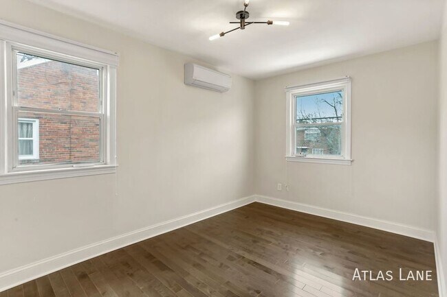Building Photo - Professionally Managed  & Recently Renovat...