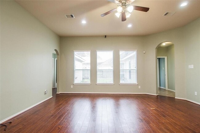 Building Photo - 8847 Distant Woods Dr