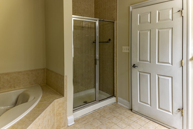 Building Photo - 315 King Farm Blvd