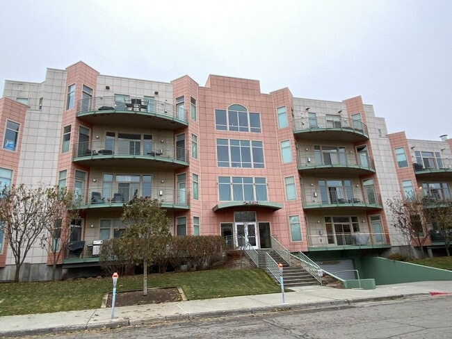 Building Photo - Fully furnished rental in downtown Anchorage