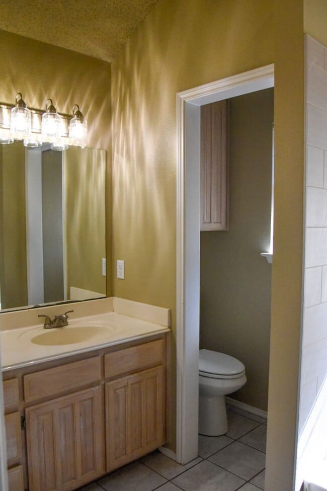 Building Photo - Great 3 Bedroom 2 Bath Roanoke