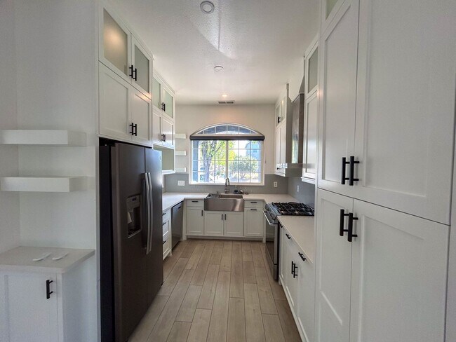 Building Photo - Recently Upgraded Modern Chico Home