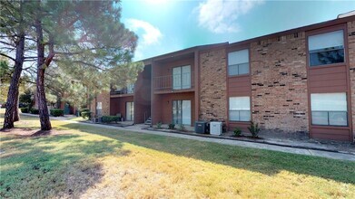 Building Photo - 904 University Oaks Blvd