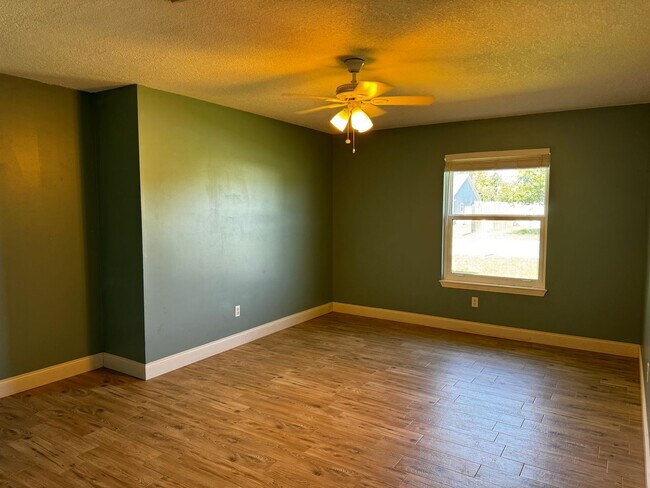 Building Photo - Single Family Home