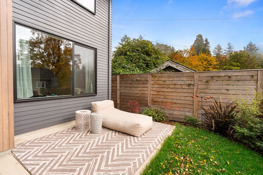 Building Photo - 3590 SW Patton Rd