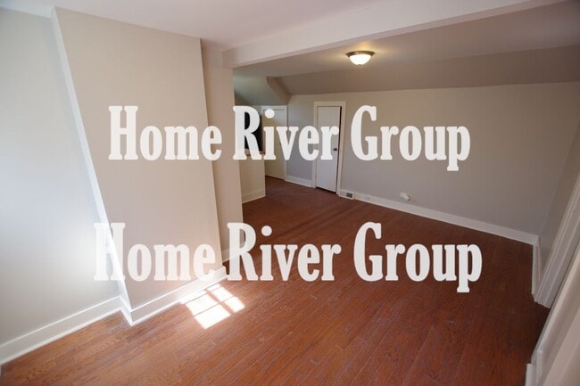 Building Photo - Hyde Park Carriage House 1  BR 1 BA