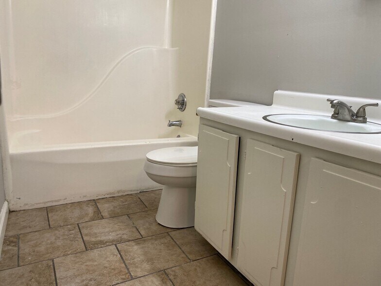 Building Photo - 289 Greenfield Dr