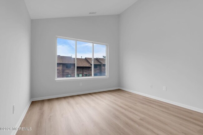 Building Photo - 190 Spruce St