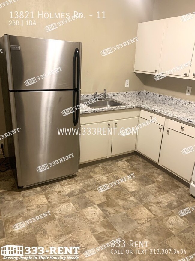 Building Photo - Great apartment located in Martin City