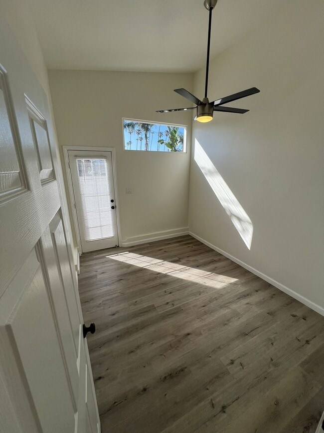 Building Photo - Charming 1BR/1BA w/Private Yard.  A Few Blocks From The Beach!