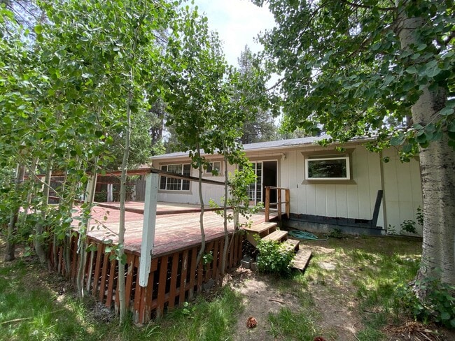 Building Photo - 705 Anita Dr