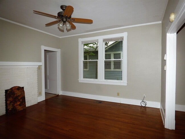 Building Photo - 447 Dickinson St