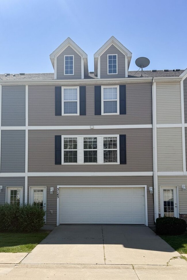 Building Photo - 2 Bedroom Ankeny Townhome Available Novemb...