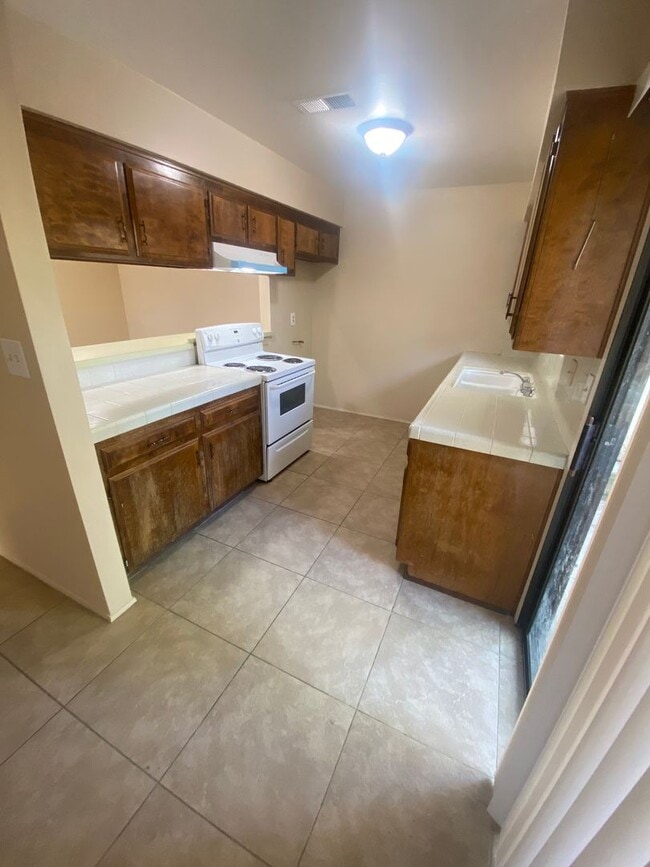 Building Photo - 913 Nimrod Ct