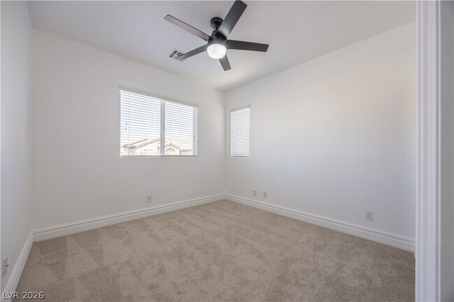 Building Photo - 212 Fairway Woods Dr