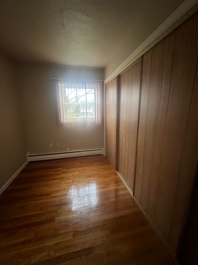 Building Photo - 810 Ashton St