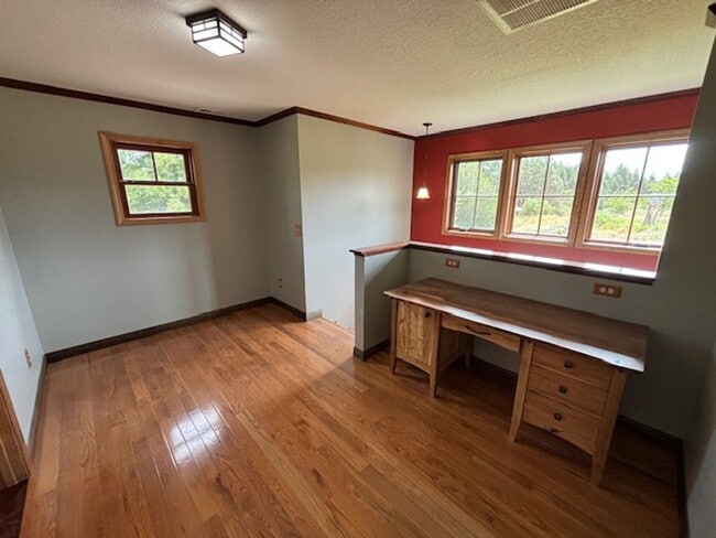 Building Photo - Stunning 3-Bed, 2.5-Bath Country Home on 3...