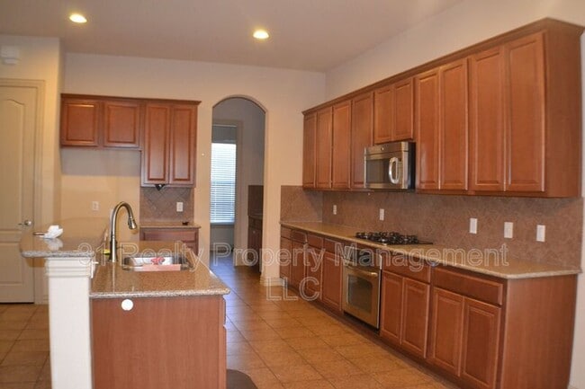 Building Photo - 1466 Cambridge Dr