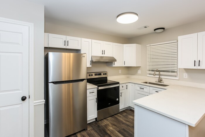 Building Photo - 300 Brookside Dr