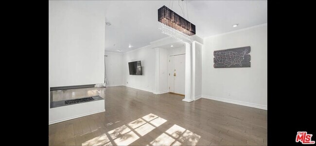 Building Photo - 9848 Vidor Dr