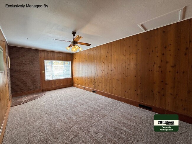 Building Photo - Available Now! Main Level Living, Close to Ft Carson. 1  pet large or small dog  ok