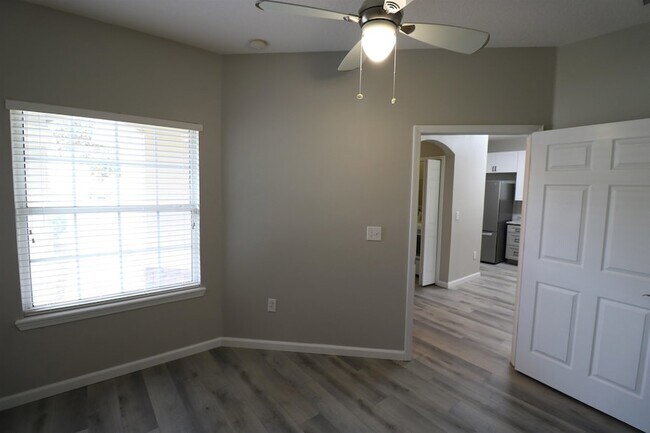 Building Photo - 221 Wooded Crossing Cir