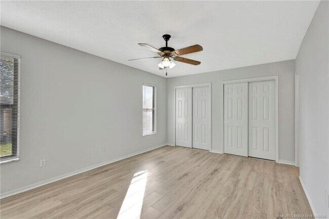 Building Photo - 252 NW Lincoln Ave